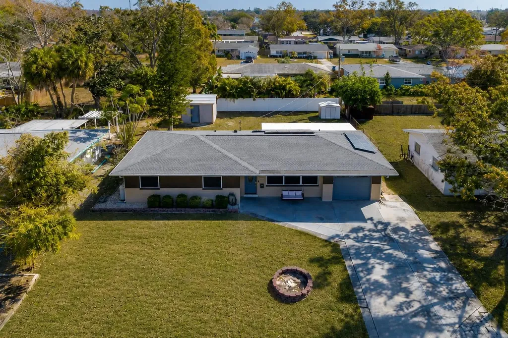 1901 Winchester Road N St Petersburg FL 33710