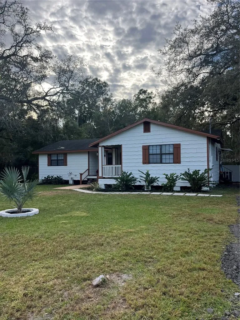 512 Stallings Avenue Deltona FL 32738