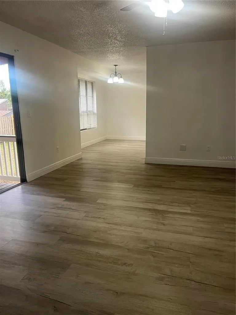512 Stallings Avenue Deltona FL 32738