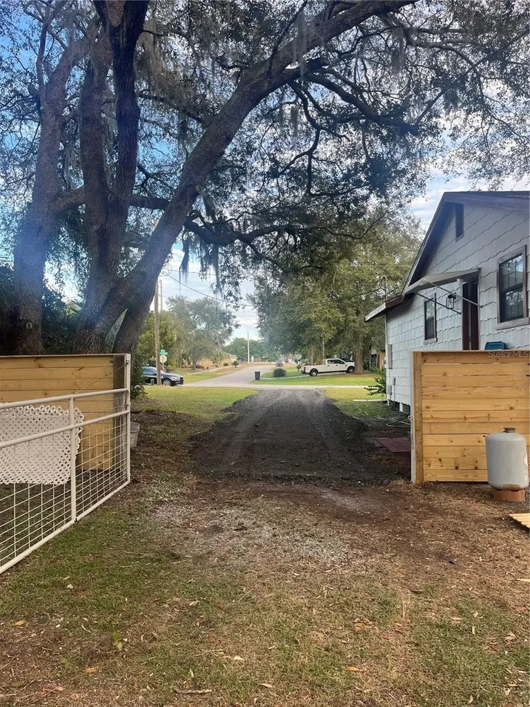 512 Stallings Avenue Deltona FL 32738
