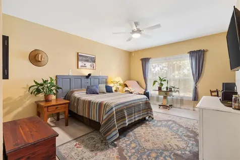 5415 Admiral Way Oxford FL 34484
