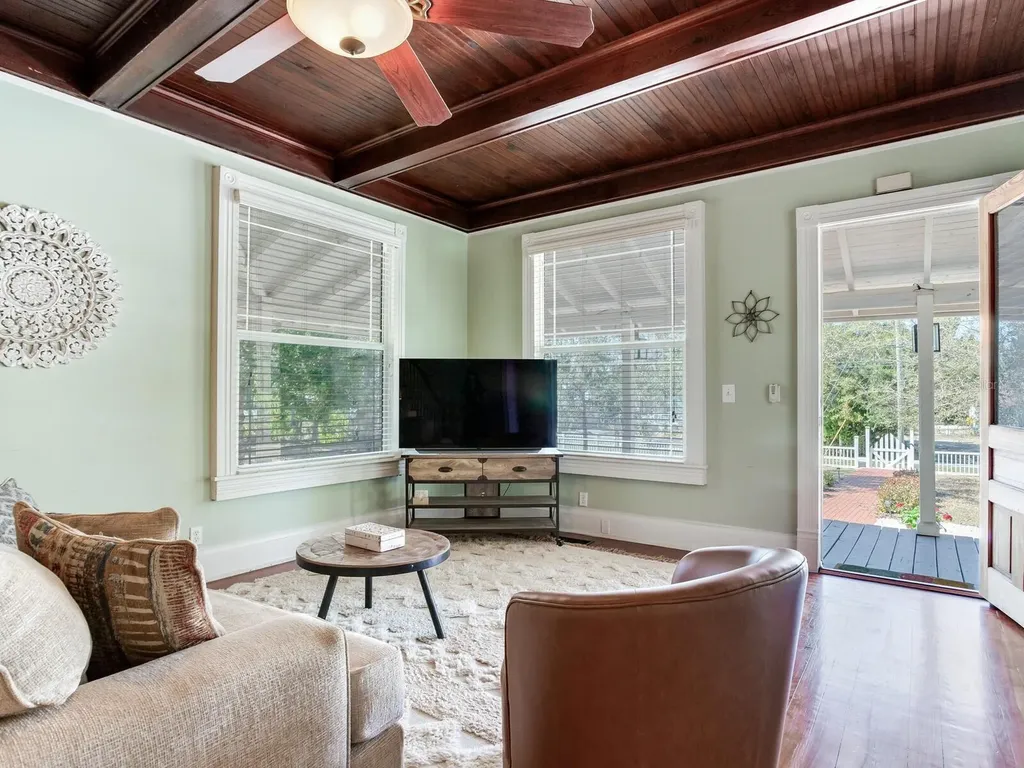 210 N Grosse Avenue Tarpon Springs FL 34689