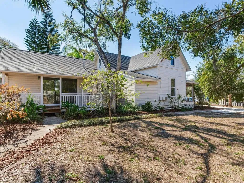 210 N Grosse Avenue Tarpon Springs FL 34689