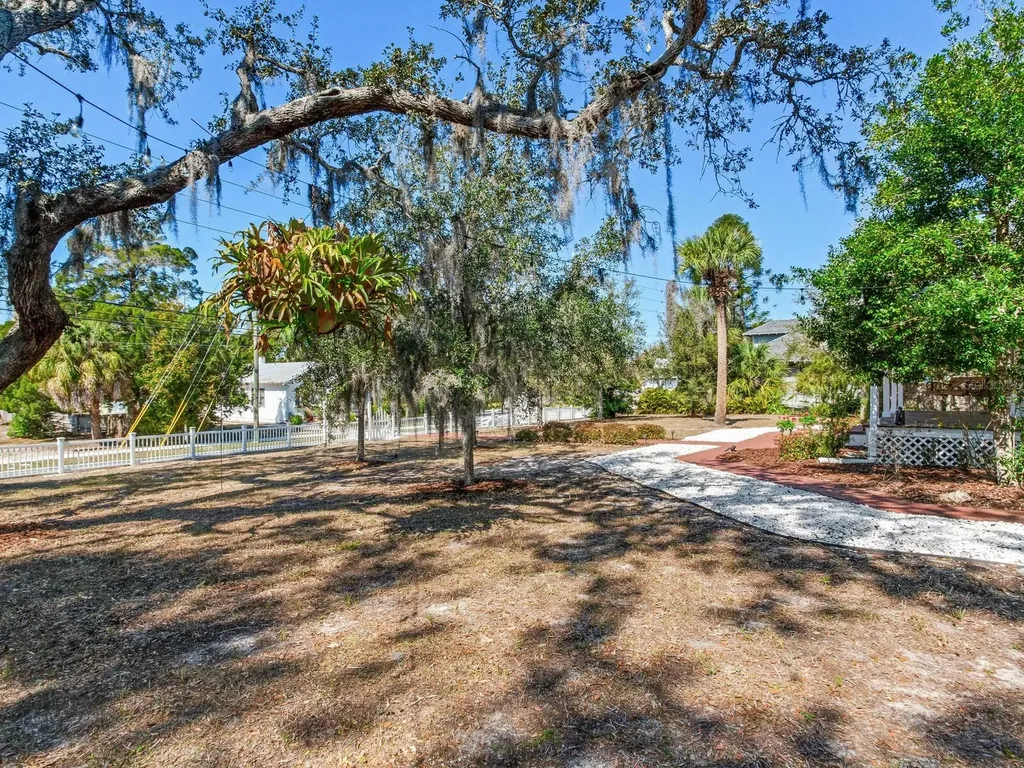 210 N Grosse Avenue Tarpon Springs FL 34689