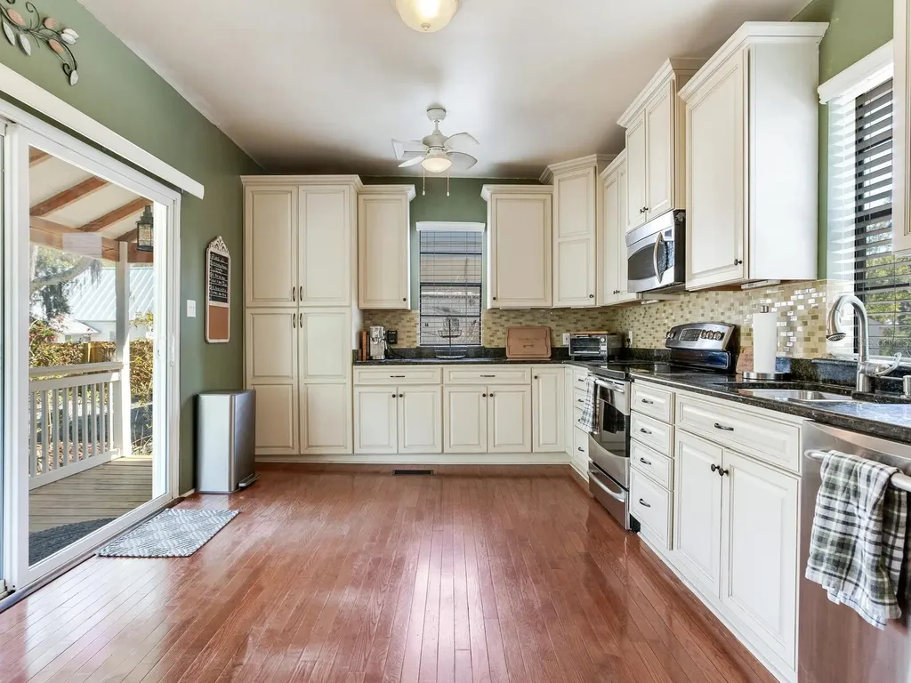 210 N Grosse Avenue Tarpon Springs FL 34689