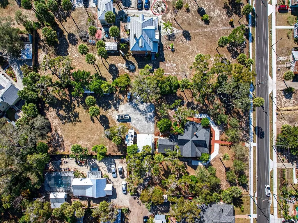 210 N Grosse Avenue Tarpon Springs FL 34689