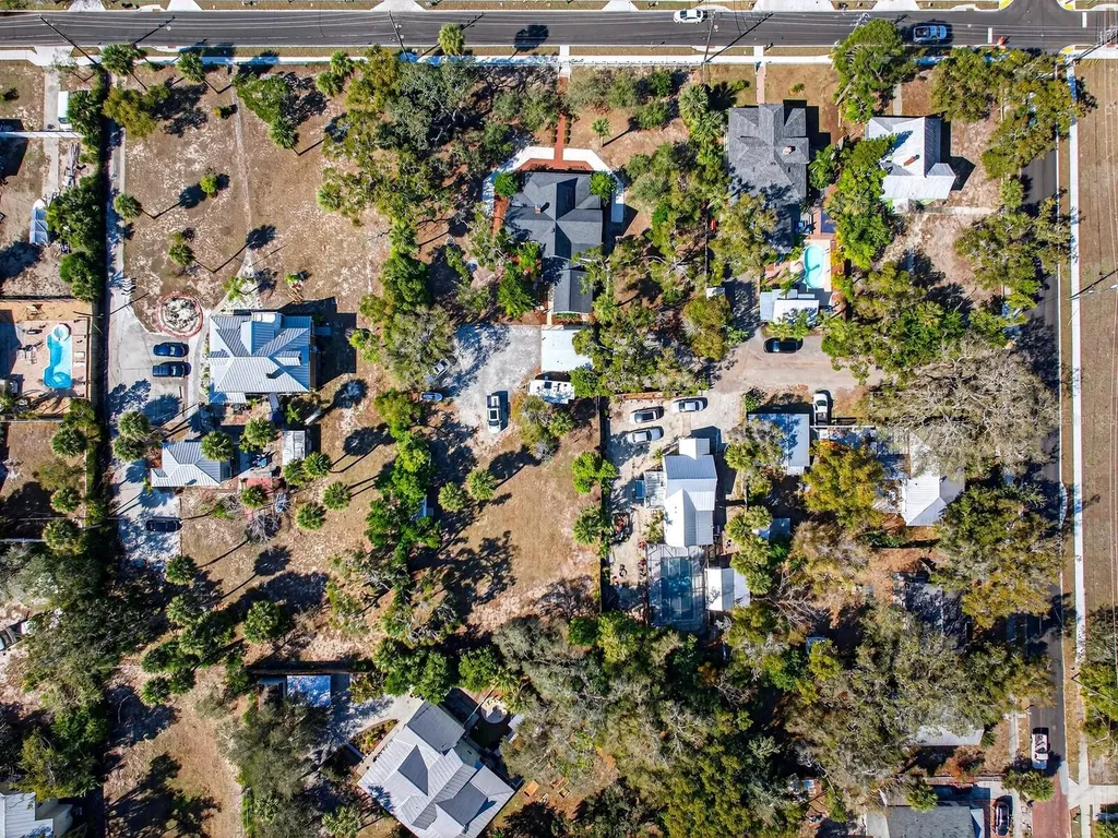 210 N Grosse Avenue Tarpon Springs FL 34689
