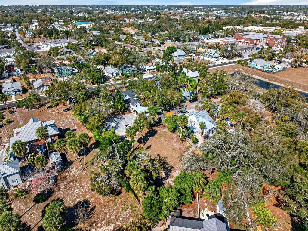 210 N Grosse Avenue Tarpon Springs FL 34689