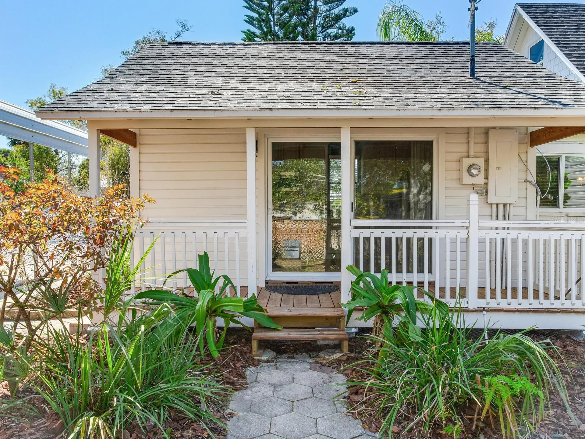 210 N Grosse Avenue Tarpon Springs FL 34689