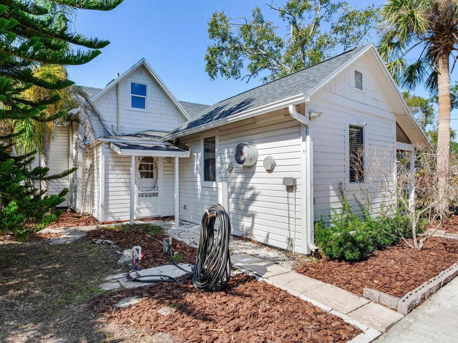 210 N Grosse Avenue Tarpon Springs FL 34689