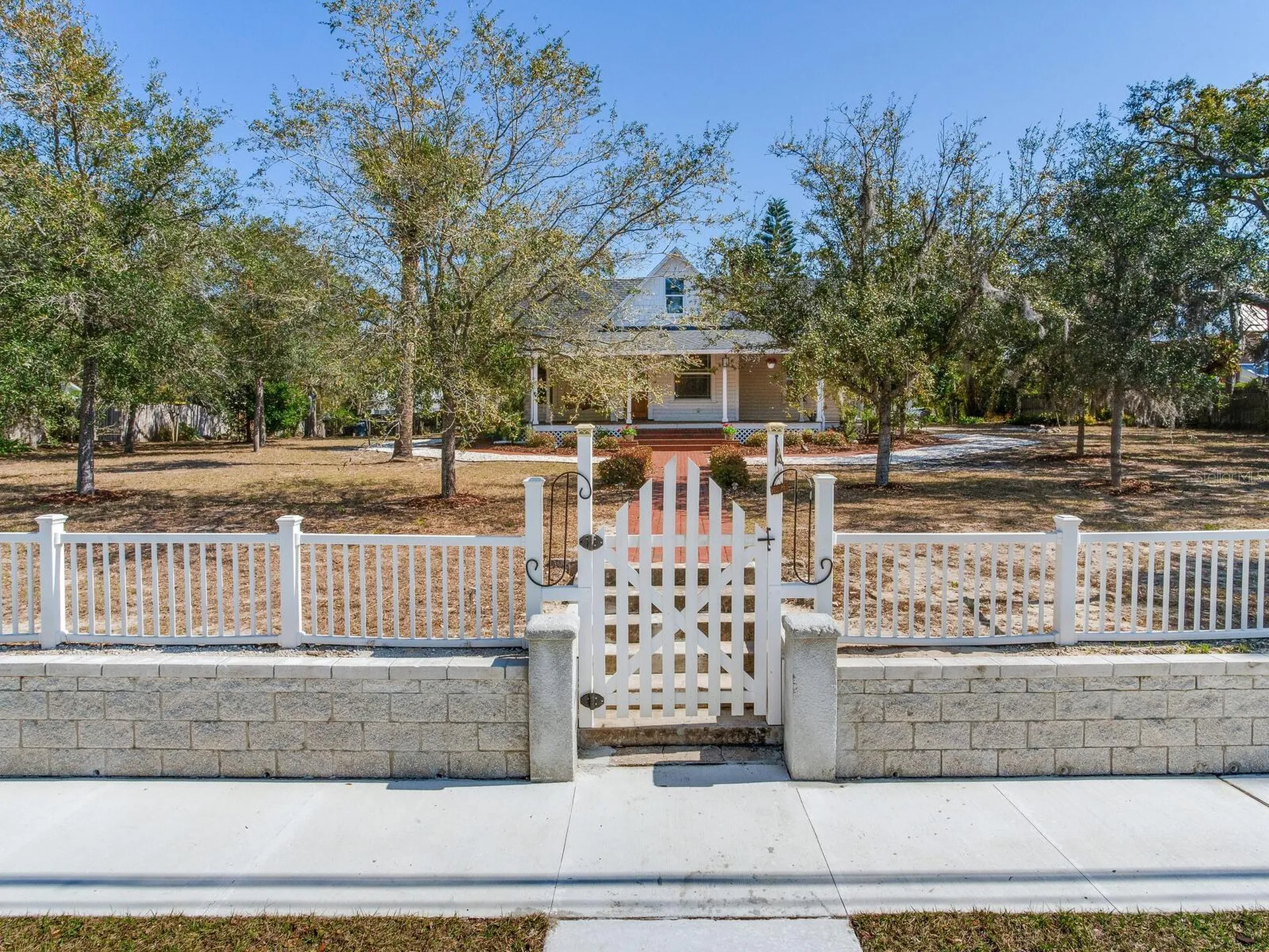 210 N Grosse Avenue Tarpon Springs FL 34689