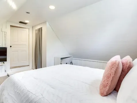 210 N Grosse Avenue Tarpon Springs FL 34689