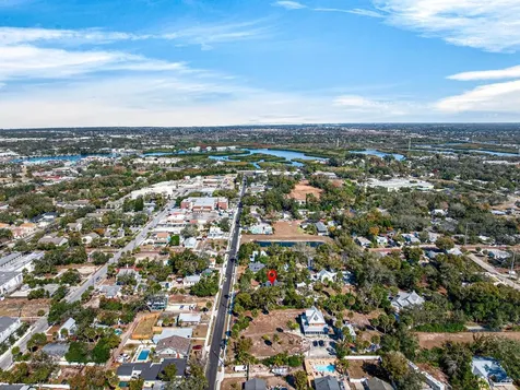 210 N Grosse Avenue Tarpon Springs FL 34689