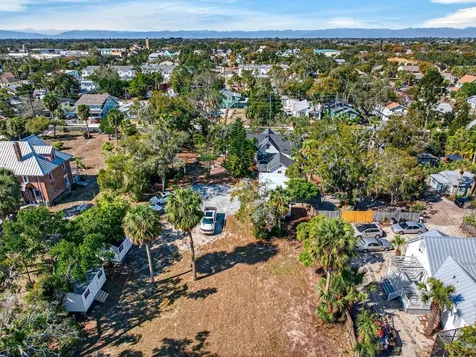210 N Grosse Avenue Tarpon Springs FL 34689