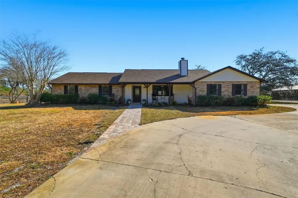 370 Sand Pine Place Geneva FL 32732