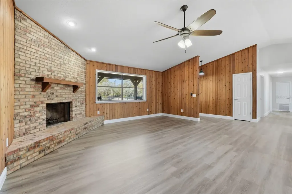 370 Sand Pine Place Geneva FL 32732