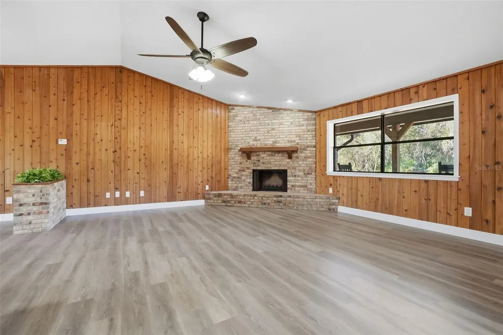 370 Sand Pine Place Geneva FL 32732