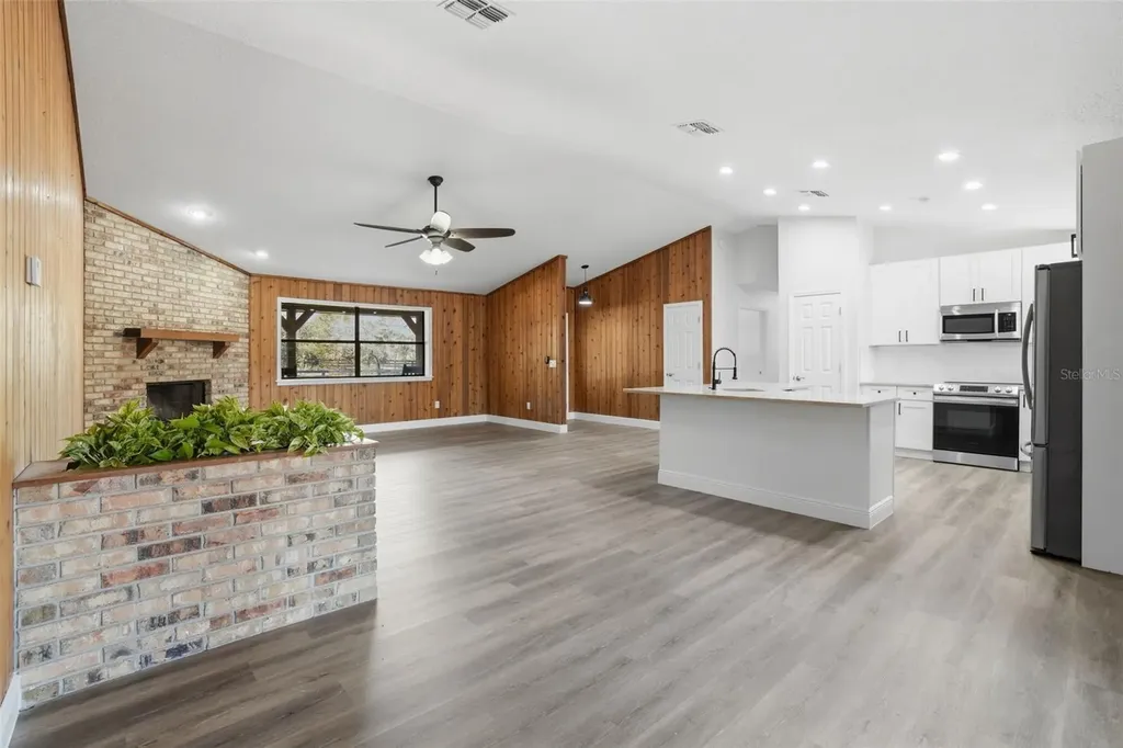 370 Sand Pine Place Geneva FL 32732
