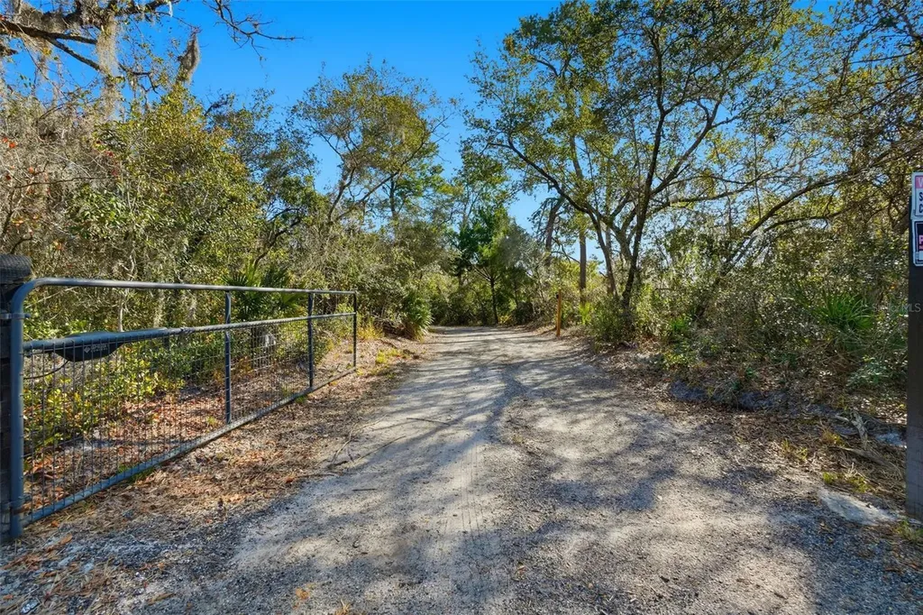 370 Sand Pine Place Geneva FL 32732