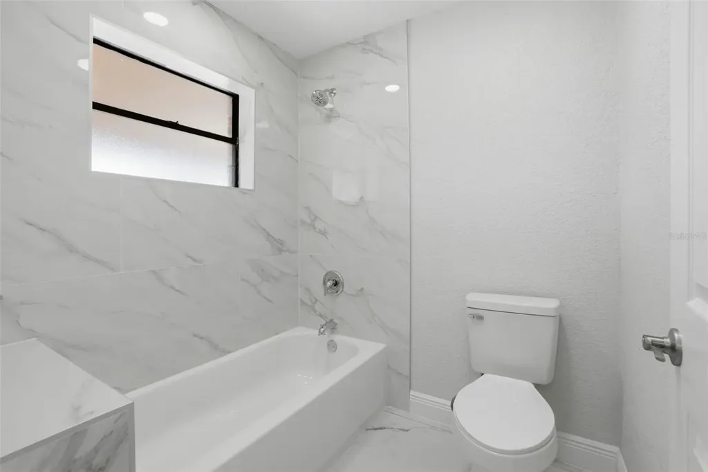 370 Sand Pine Place Geneva FL 32732