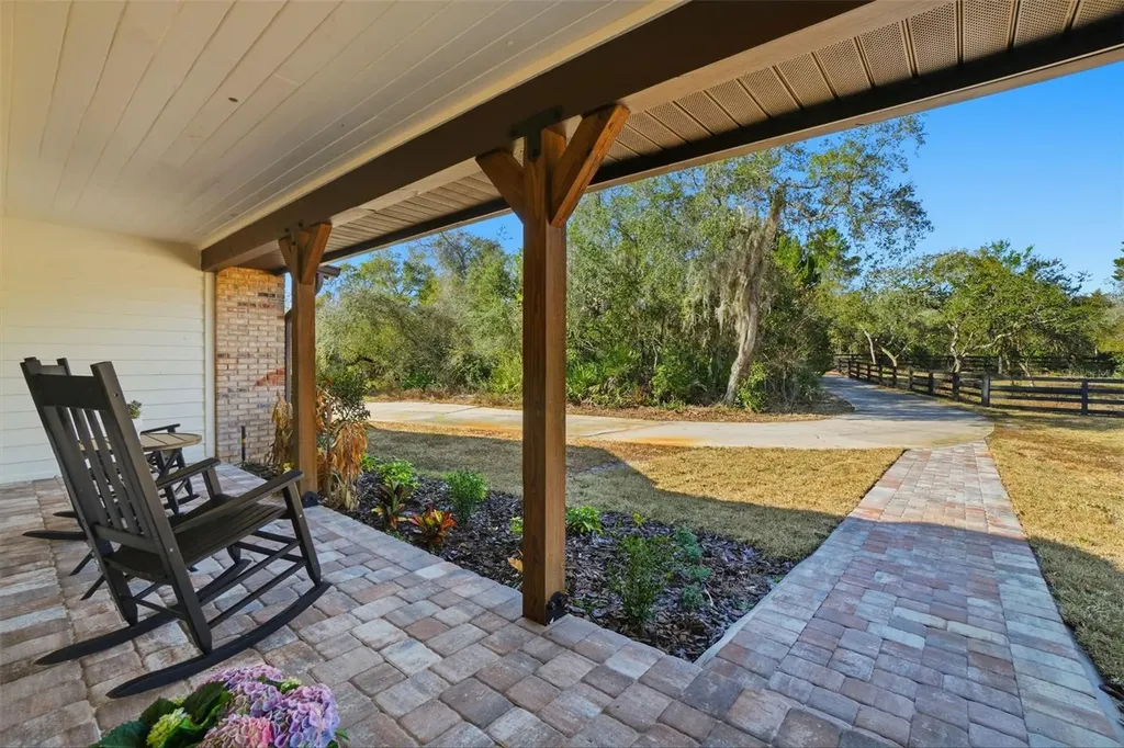 370 Sand Pine Place Geneva FL 32732