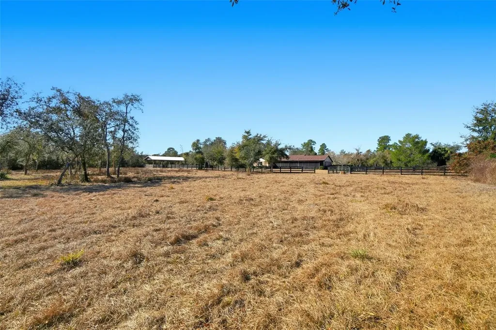 370 Sand Pine Place Geneva FL 32732