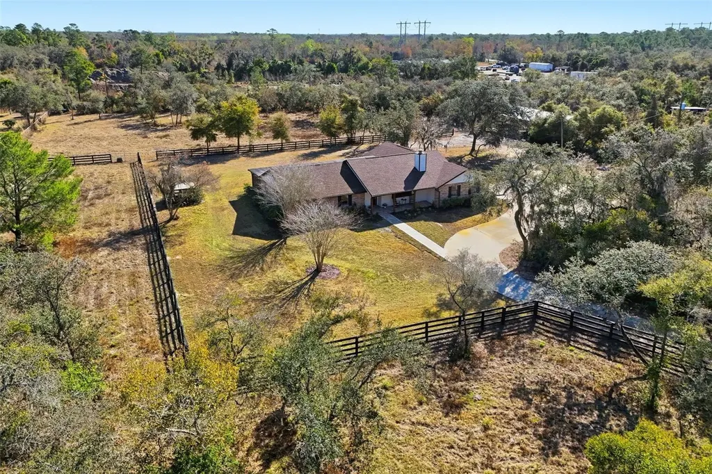 370 Sand Pine Place Geneva FL 32732