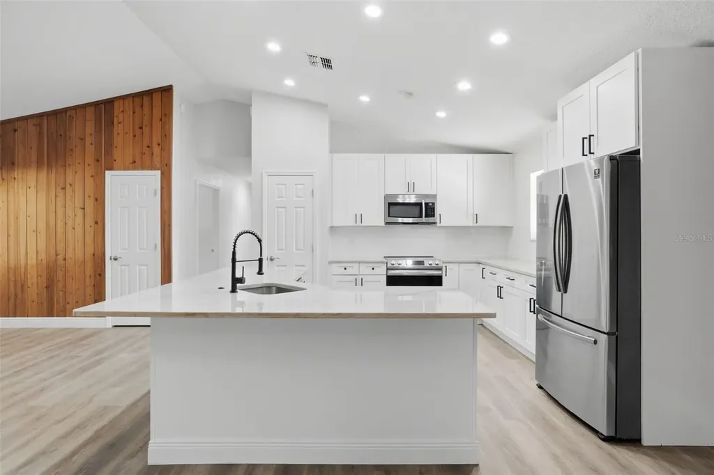 370 Sand Pine Place Geneva FL 32732