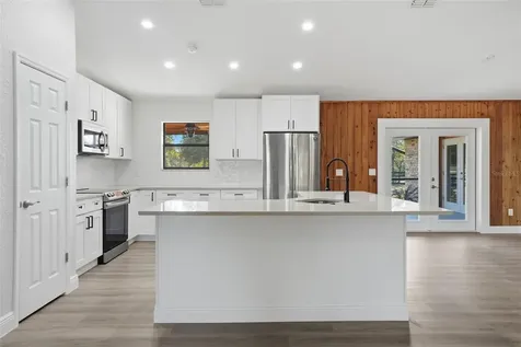 370 Sand Pine Place Geneva FL 32732