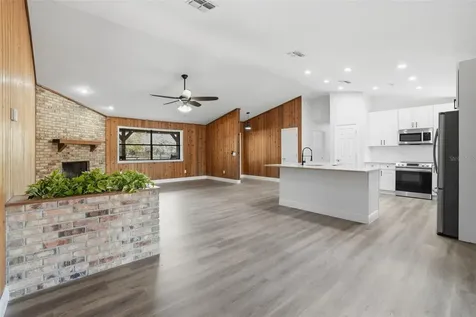 370 Sand Pine Place Geneva FL 32732