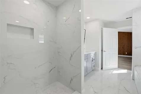 370 Sand Pine Place Geneva FL 32732