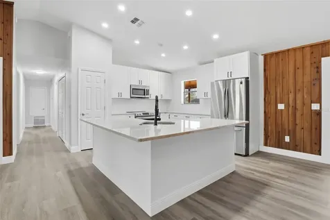 370 Sand Pine Place Geneva FL 32732