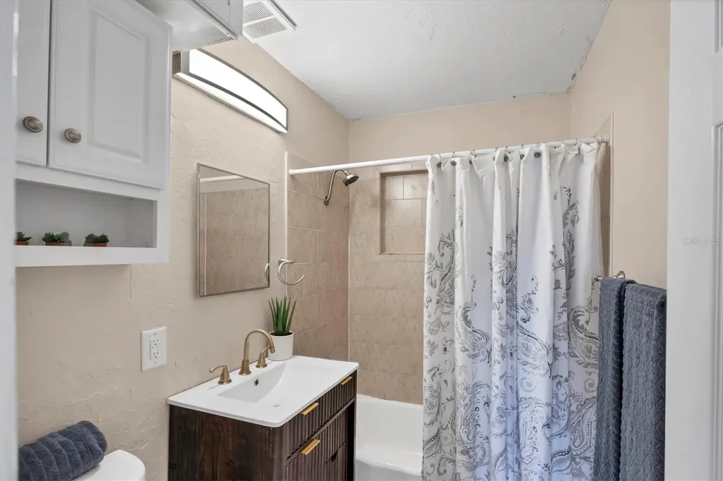 2111 Vinson Avenue Sarasota FL 34232