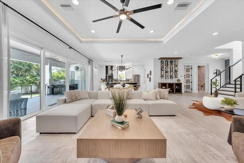 419 Bayview Drive NE St Petersburg FL 33704