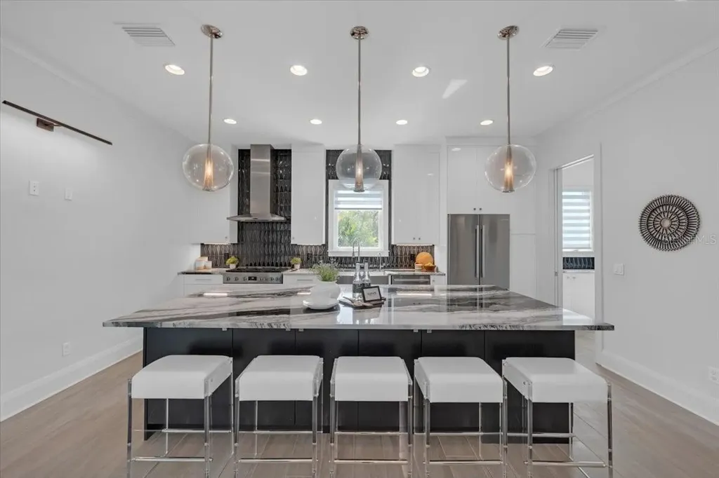 419 Bayview Drive NE St Petersburg FL 33704