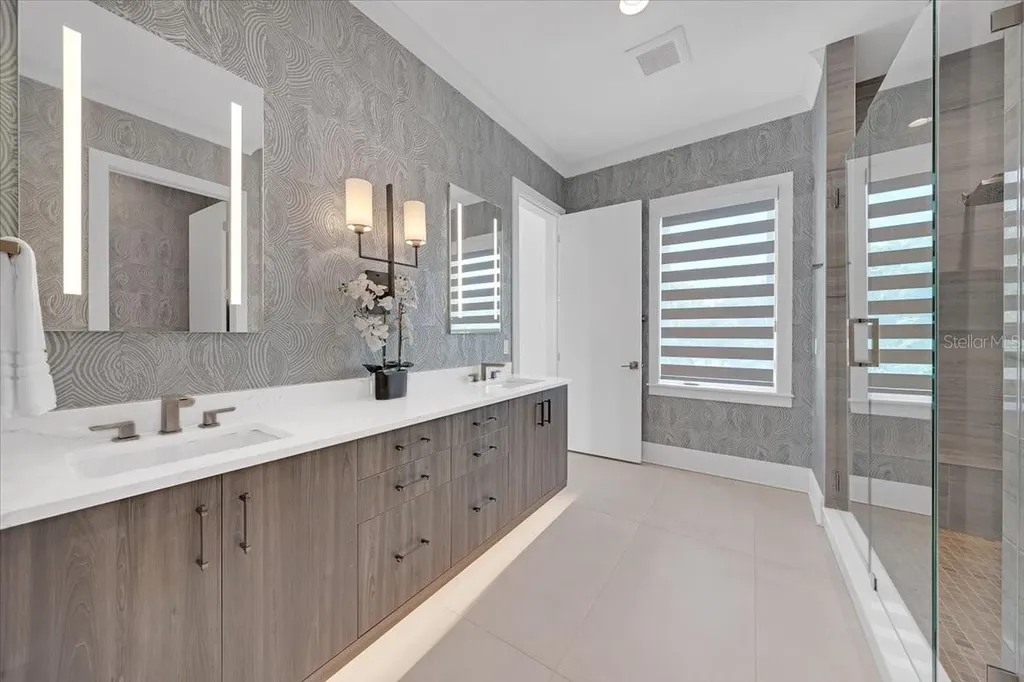 419 Bayview Drive NE St Petersburg FL 33704