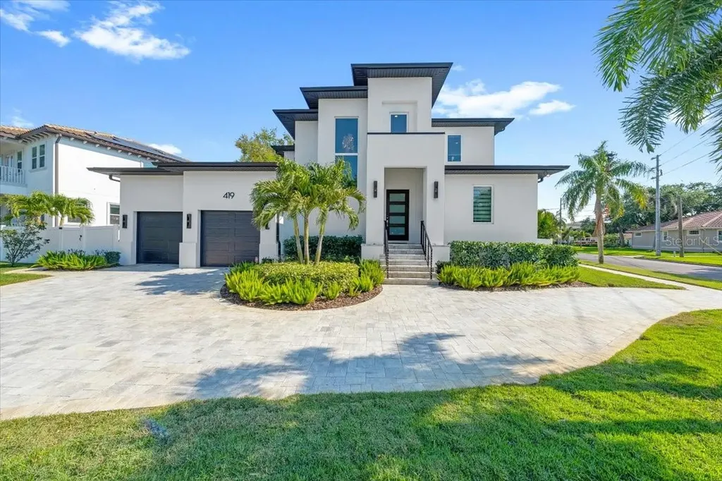 419 Bayview Drive NE St Petersburg FL 33704