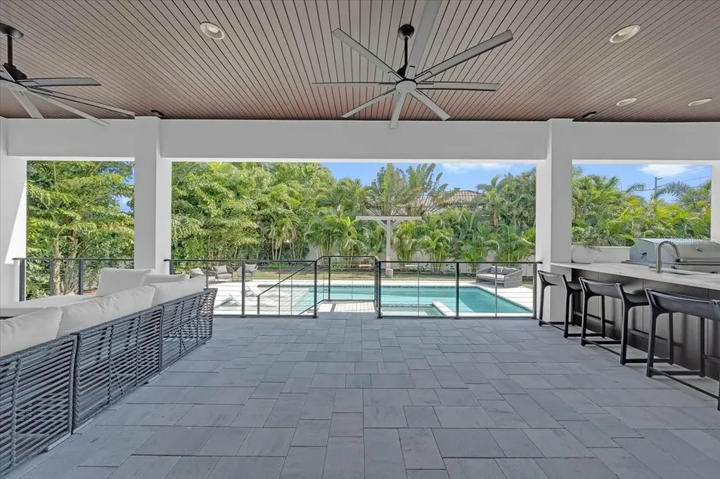 419 Bayview Drive NE St Petersburg FL 33704
