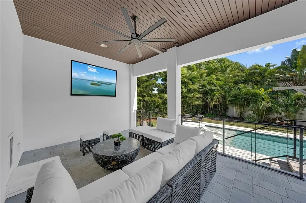 419 Bayview Drive NE St Petersburg FL 33704