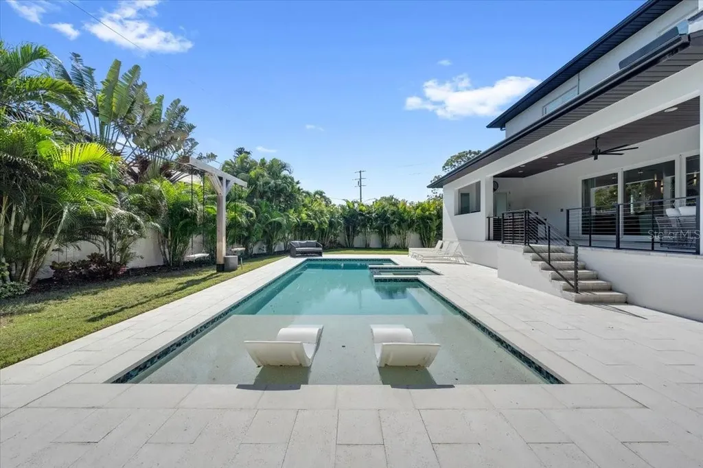 419 Bayview Drive NE St Petersburg FL 33704