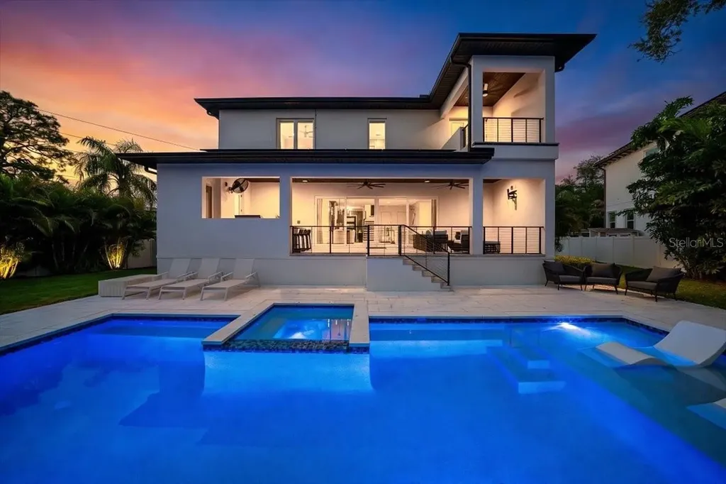 419 Bayview Drive NE St Petersburg FL 33704