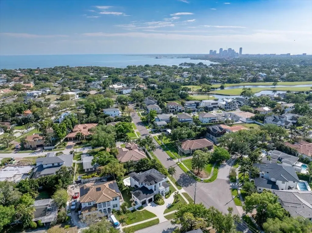 419 Bayview Drive NE St Petersburg FL 33704