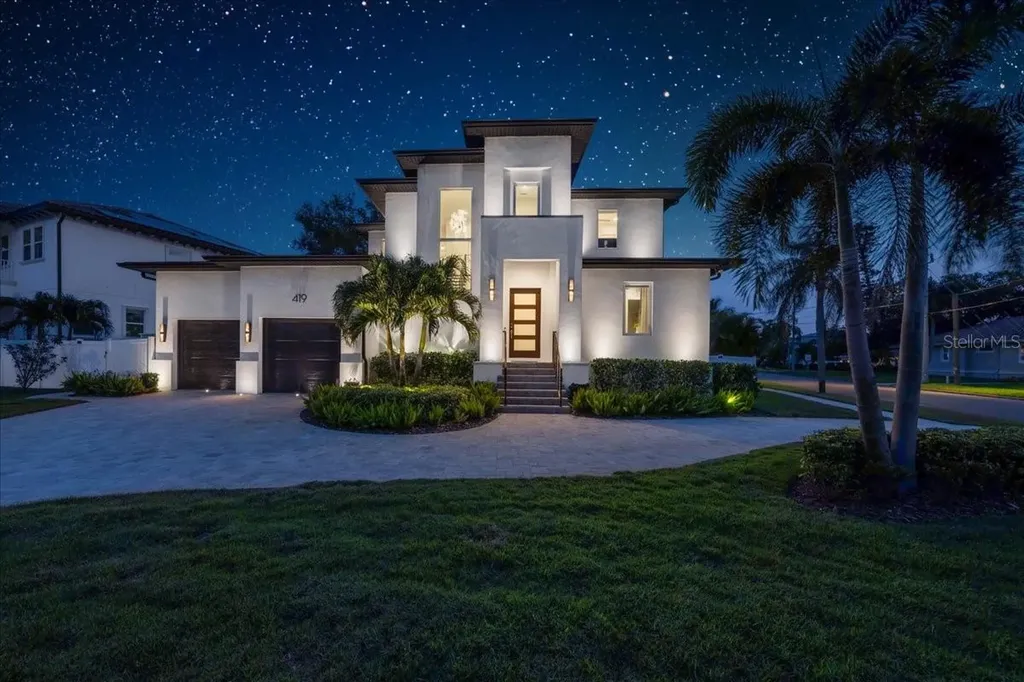419 Bayview Drive NE St Petersburg FL 33704