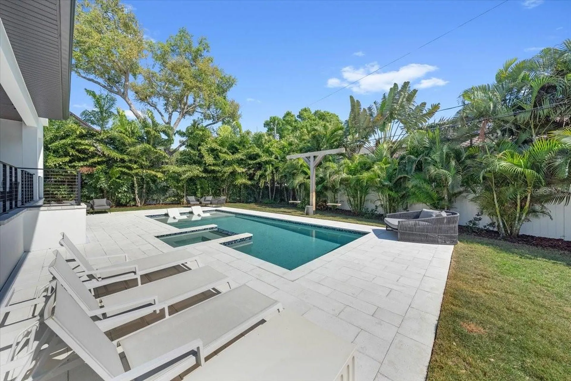 419 Bayview Drive NE St Petersburg FL 33704