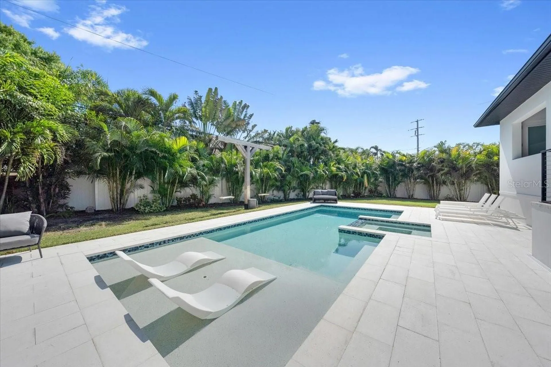 419 Bayview Drive NE St Petersburg FL 33704