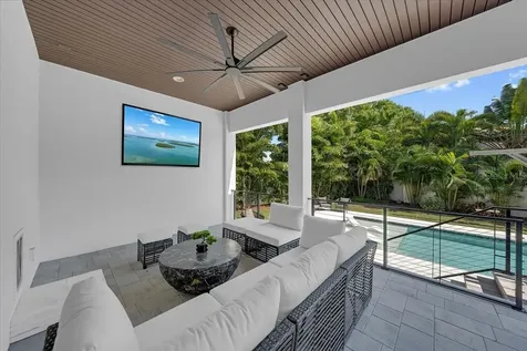 419 Bayview Drive NE St Petersburg FL 33704