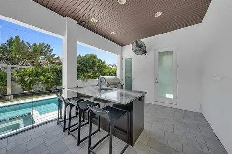 419 Bayview Drive NE St Petersburg FL 33704