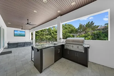 419 Bayview Drive NE St Petersburg FL 33704