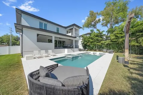 419 Bayview Drive NE St Petersburg FL 33704