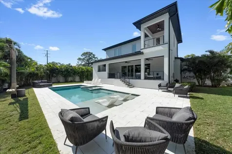 419 Bayview Drive NE St Petersburg FL 33704